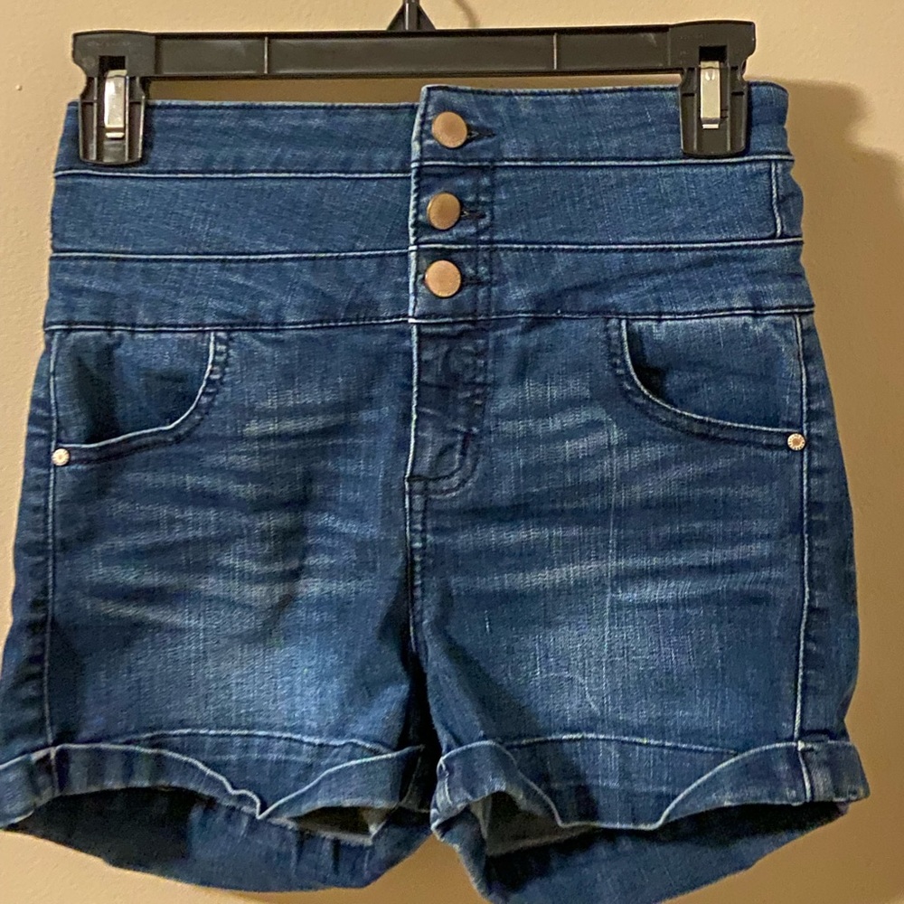 High waisted button up jean shorts (Tinsel Town)